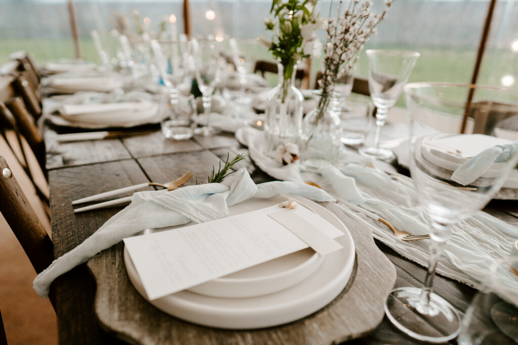 Table set up wedding